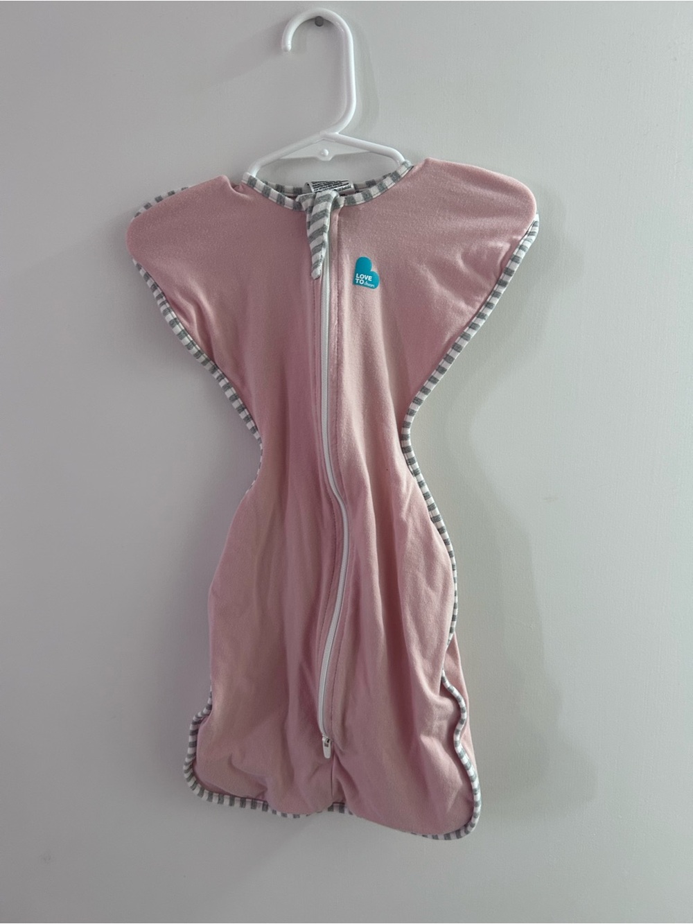 NWOT Small Love To Dream SwaddleUp